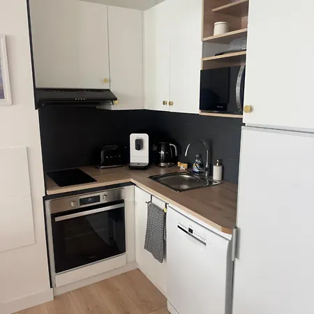 Bright Renovated Διαμέρισμα