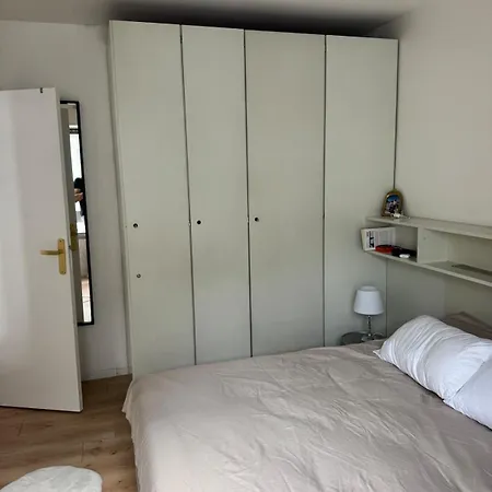 Bright Renovated Διαμέρισμα