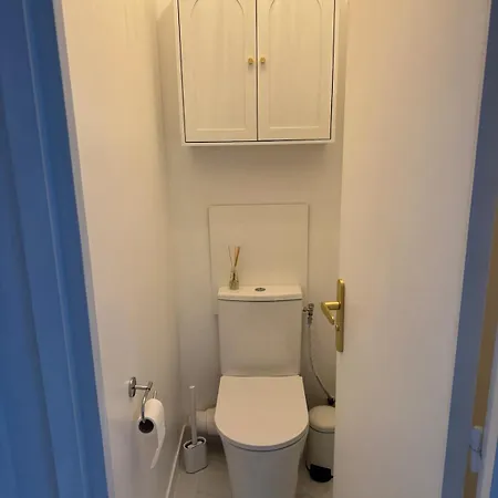 Bright Renovated Διαμέρισμα